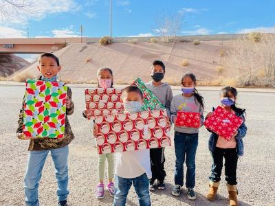 christmas airlift-native-american-kids-with-toys